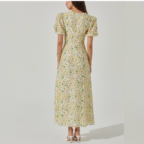 NEW ASTR The Label $130 Sweetheart
Puff Sleeve Floral Midi Dress - Picture 4 of 7